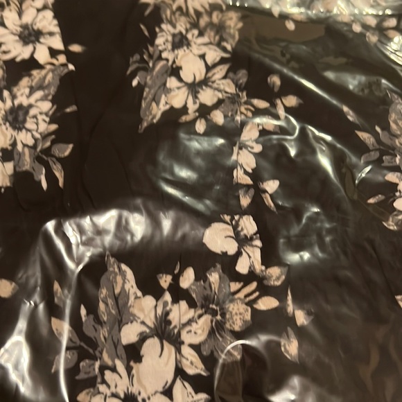 Tie Sleeve Print Dress Black and White Size 4 - Picture 9 of 10